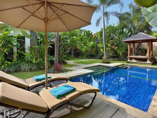 Imagen de la piscina del Hotel Askara Villa. Foto 4