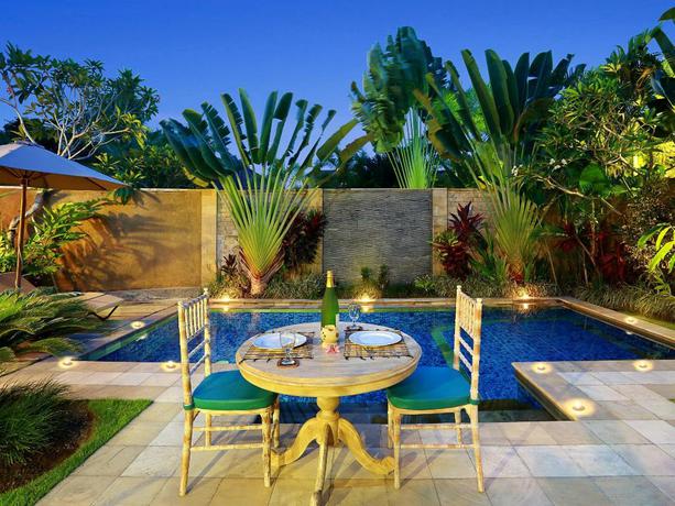 Imagen de la piscina del Hotel Askara Villa. Foto 5