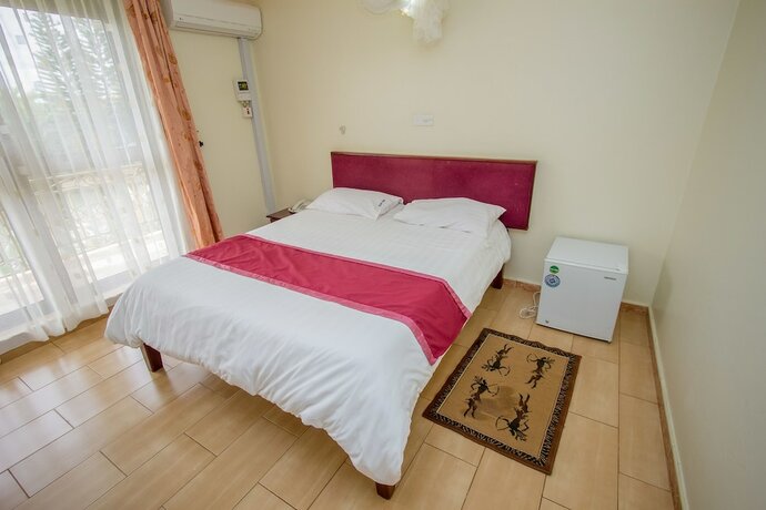 Imagen de la habitación del Hotel Askay Suites. Foto 14