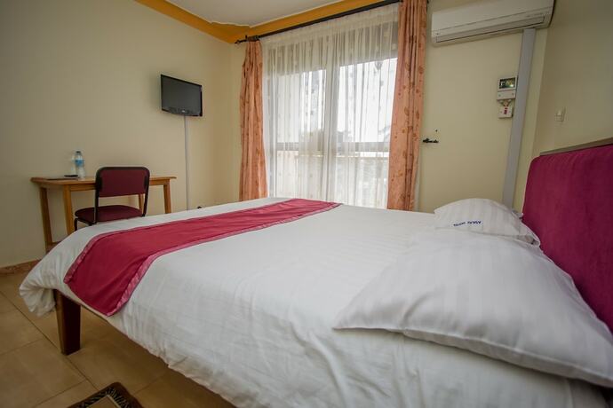 Imagen de la habitación del Hotel Askay Suites. Foto 22