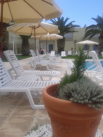 Imagen de la piscina del Hotel Aslanis Village. Foto 9