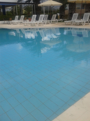 Imagen de la piscina del Hotel Aslanis Village. Foto 10