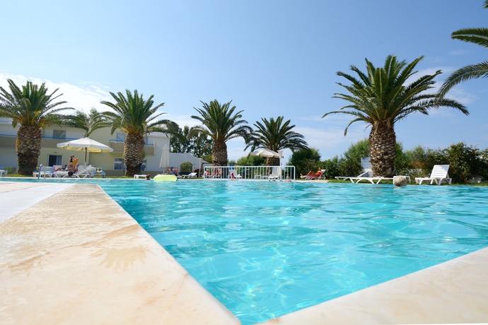 Imagen de la piscina del Hotel Aslanis Village. Foto 14