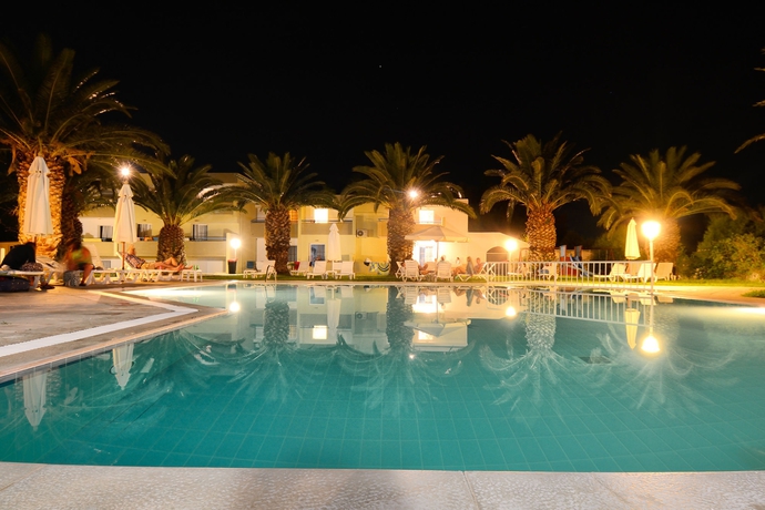 Imagen de la piscina del Hotel Aslanis Village. Foto 15