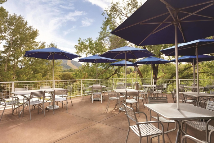 Imagen de los exteriores del Hotel Aspen Meadows Resort. Foto 8