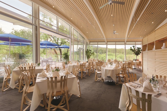 Imagen del bar/restaurante del Hotel Aspen Meadows Resort. Foto 3