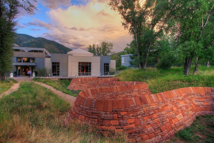 Imagen de los exteriores del Hotel Aspen Meadows Resort. Foto 12