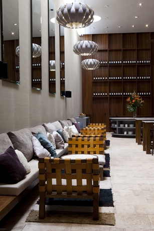 Imagen de los interiores del Hotel Aspen Square. Foto 12