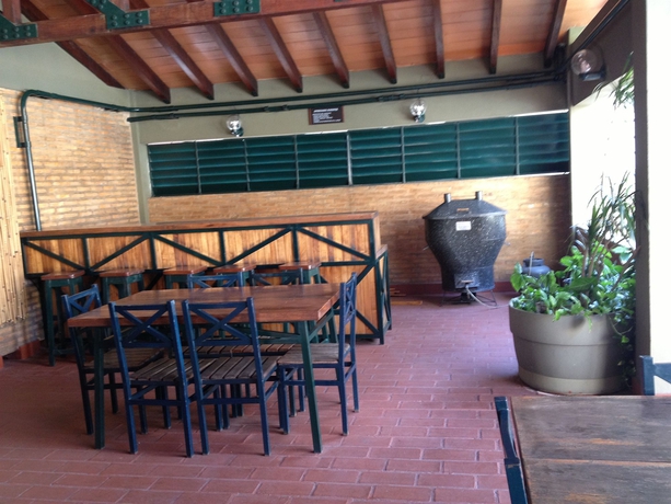 Imagen de los exteriores del Hotel Aspen and Apart. Foto 9