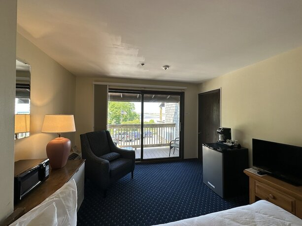 Imagen de la habitación del Hotel Aspinquid Resort. Foto 17