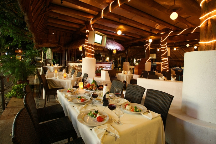 Imagen del bar/restaurante del Hotel Aspira Playa del Carmen. Foto 2