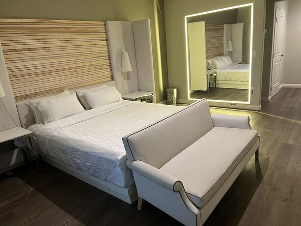 Imagen de la habitación del Hotel Aspire Inn and Suites Orange. Foto 17
