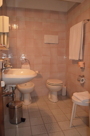 Imagen de la habitación del Hotel Aspromonte. Foto 3