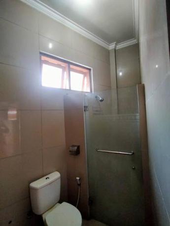 Imagen de la habitación del Hotel Asri Baru. Foto 14