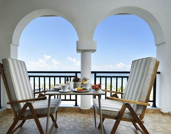 Imagen de la habitación del Hotel Assano Sea Front Luxury. Foto 15