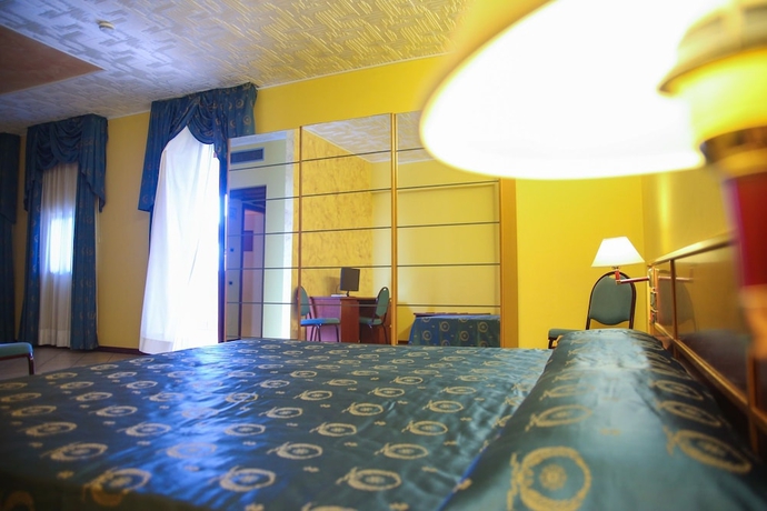 Imagen de la habitación del Hotel Assinos Palace. Foto 10