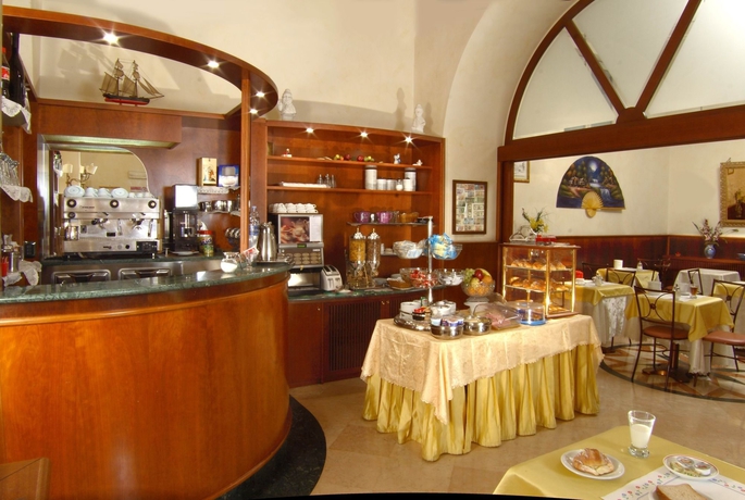 Imagen del bar/restaurante del Hotel Assisi. Foto 5