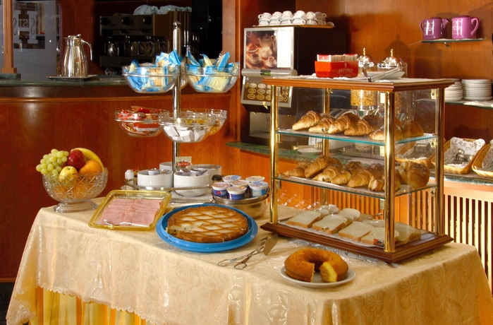 Imagen del bar/restaurante del Hotel Assisi. Foto 6