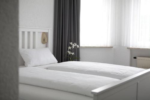 Imagen de la habitación del Hotel Asslar. Foto 7