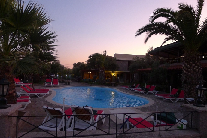 Imagen de la piscina del Hotel Assos Eden Beach. Foto 13