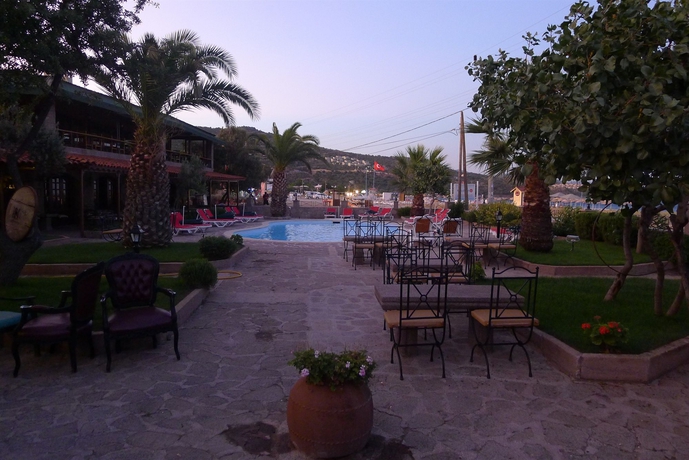 Imagen de la piscina del Hotel Assos Eden Beach. Foto 16