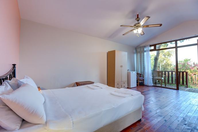 Imagen de la habitación del Hotel Assos Terrace. Foto 2