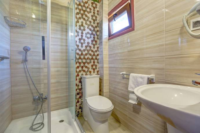 Imagen de la habitación del Hotel Assos Terrace. Foto 5