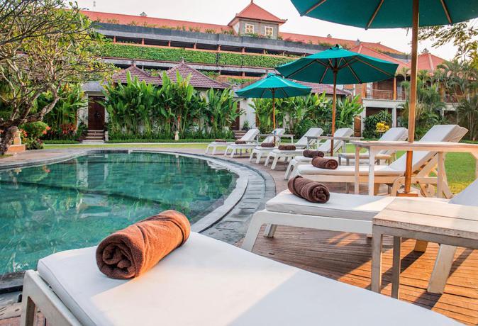 Imagen de la piscina del Hotel Astagina Resort Villa and Spa. Foto 11