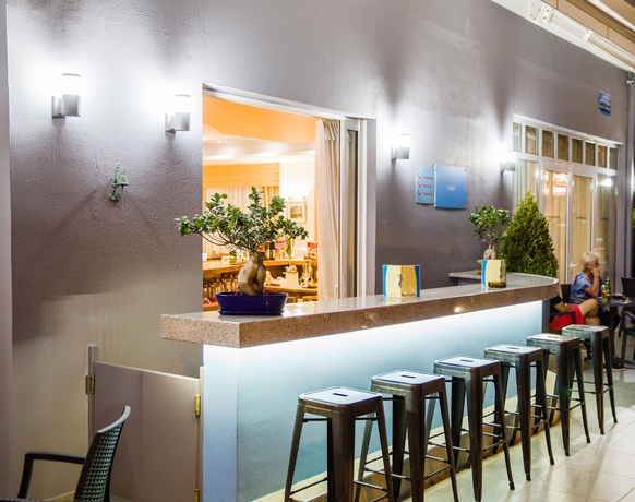 Imagen del bar/restaurante del Hotel Astali. Foto 2