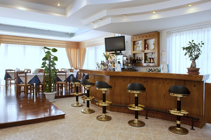 Imagen del bar/restaurante del Hotel Astali. Foto 4