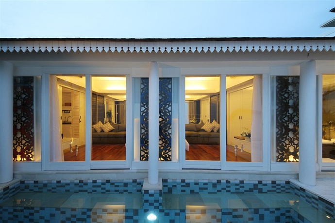 Imagen de la piscina del Hotel Astana Batubelig Suite Villa. Foto 16