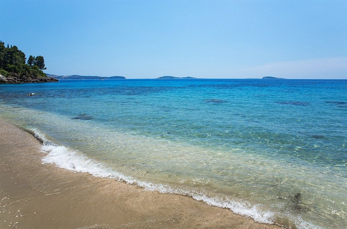 Imagen de los exteriores del Hotel Astarea. Foto 11