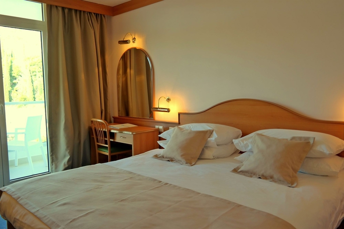 Imagen de la habitación del Hotel Astarea. Foto 7