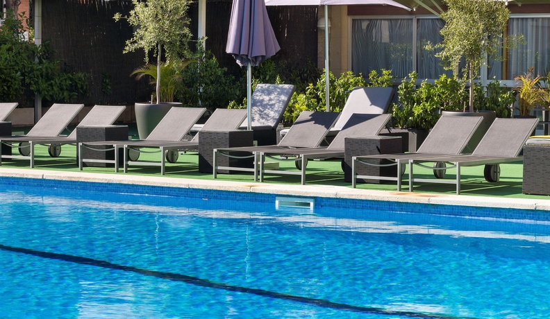 Imagen de la piscina del Hotel Astari. Foto 16