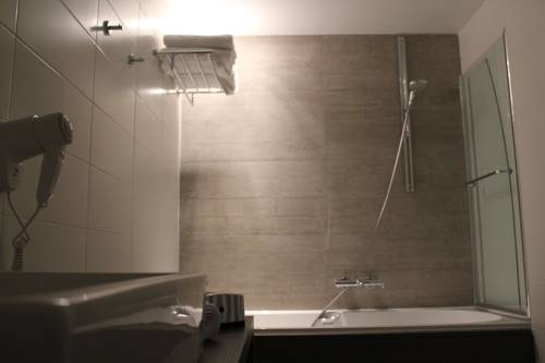 Imagen de la habitación del Hotel Astel. Foto 8