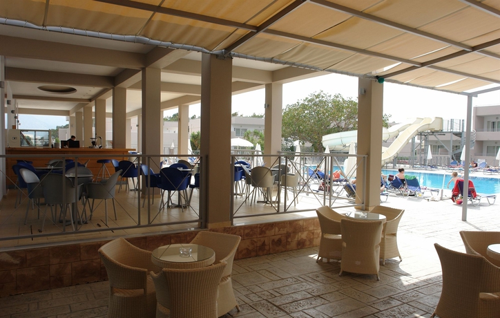 Imagen de la piscina del Hotel Asteras Resort - All Inclusive. Foto 10