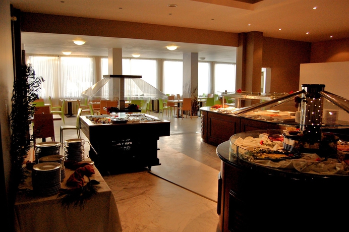 Imagen del bar/restaurante del Hotel Asteras Resort - All Inclusive. Foto 2