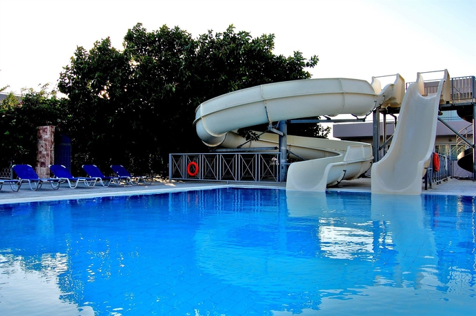 Imagen de la piscina del Hotel Asteras Resort - All Inclusive. Foto 12