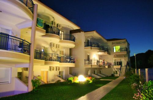 Imagen general del Hotel Asteras, Sarti. Foto 1