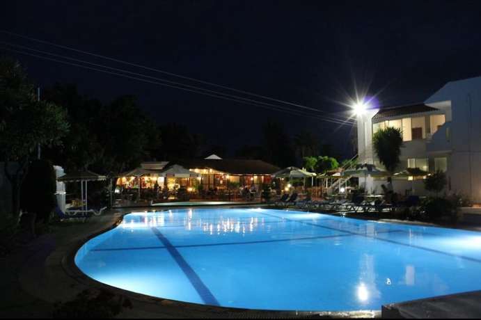 Imagen de la piscina del Hotel Asterias Bay Hotel By Anayia. Foto 13