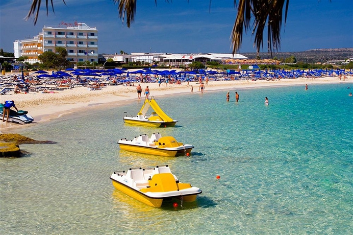 Imagen de los exteriores del Hotel Asterias Beach. Foto 6