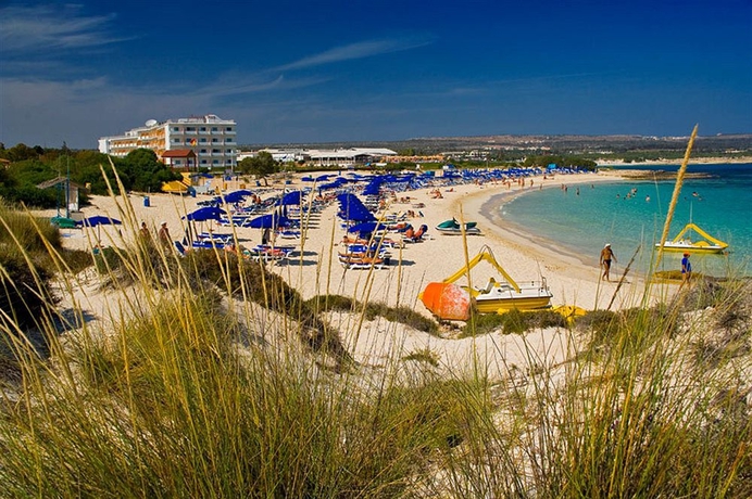 Imagen de los exteriores del Hotel Asterias Beach. Foto 7