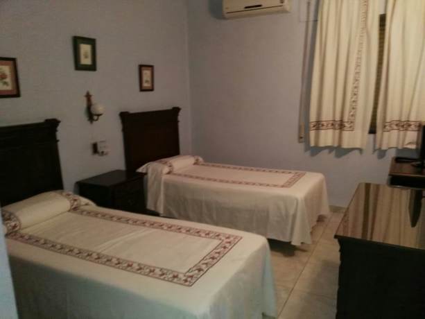 Imagen de la habitación del Hotel Astigi. Foto 13