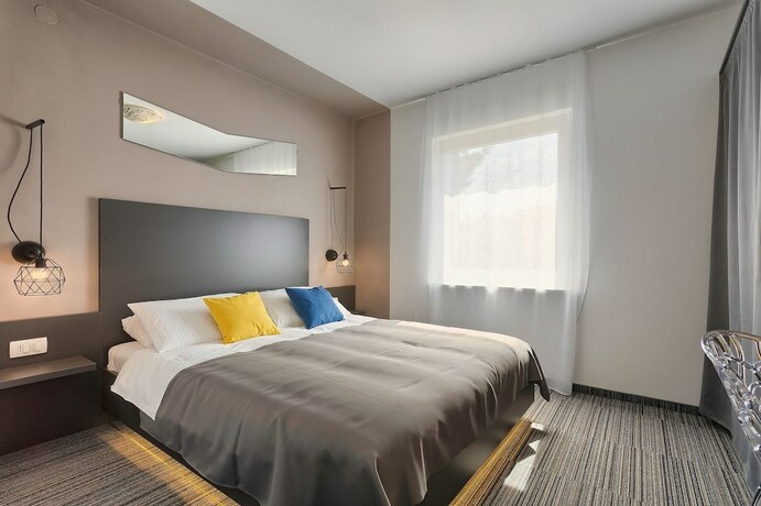 Imagen de la habitación del Hotel Astinian. Foto 17