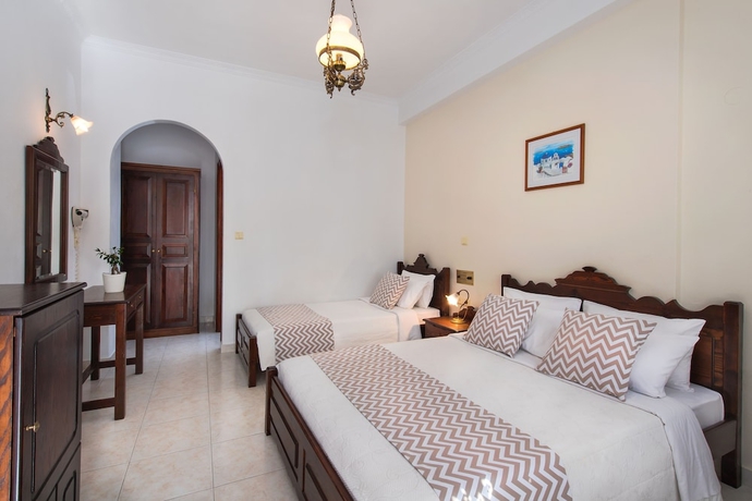 Imagen de la habitación del Hotel Astir Thira. Foto 3