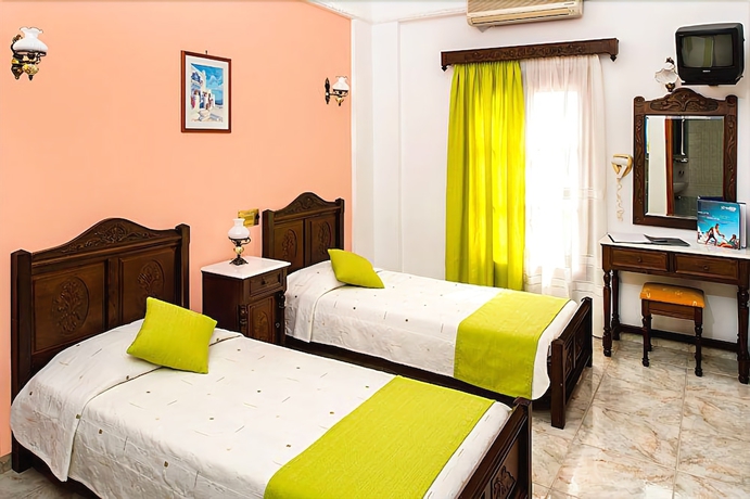Imagen de la habitación del Hotel Astir Thira. Foto 6