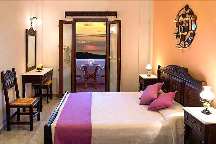 Imagen de la habitación del Hotel Astir Thira. Foto 9