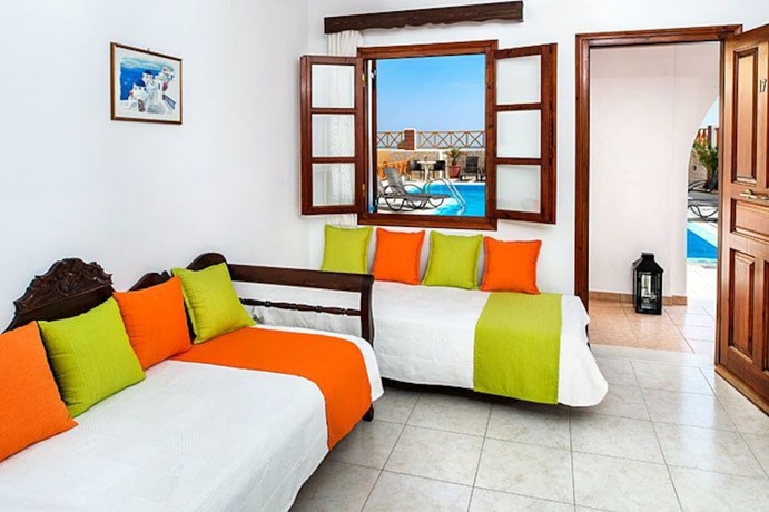 Imagen de la habitación del Hotel Astir Thira. Foto 11