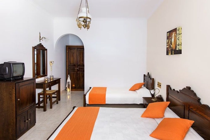 Imagen de la habitación del Hotel Astir Thira. Foto 15