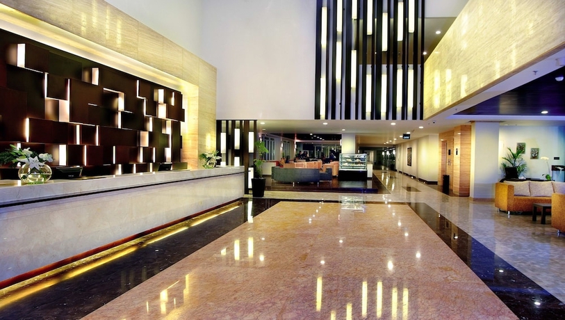 Imagen de los interiores del Hotel Aston Bogor and Resort. Foto 14